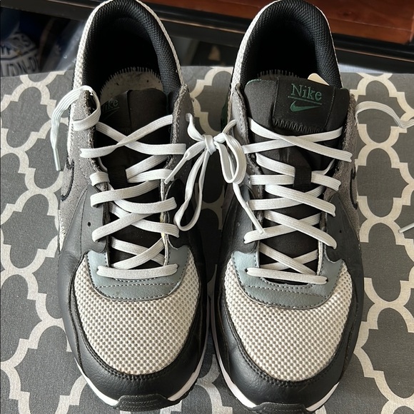 Nike Air Max Excee Men’s size 11 sneakers. Black Gorge Green - Picture 1 of 5